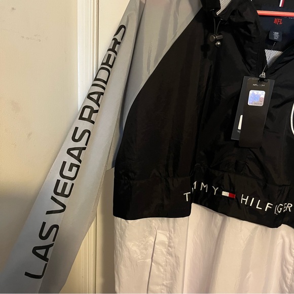 Las Vegas Raiders Tommy Hilfiger Black/Silver Raglan Half-Zip Pullover Top NWT - Picture 5 of 7